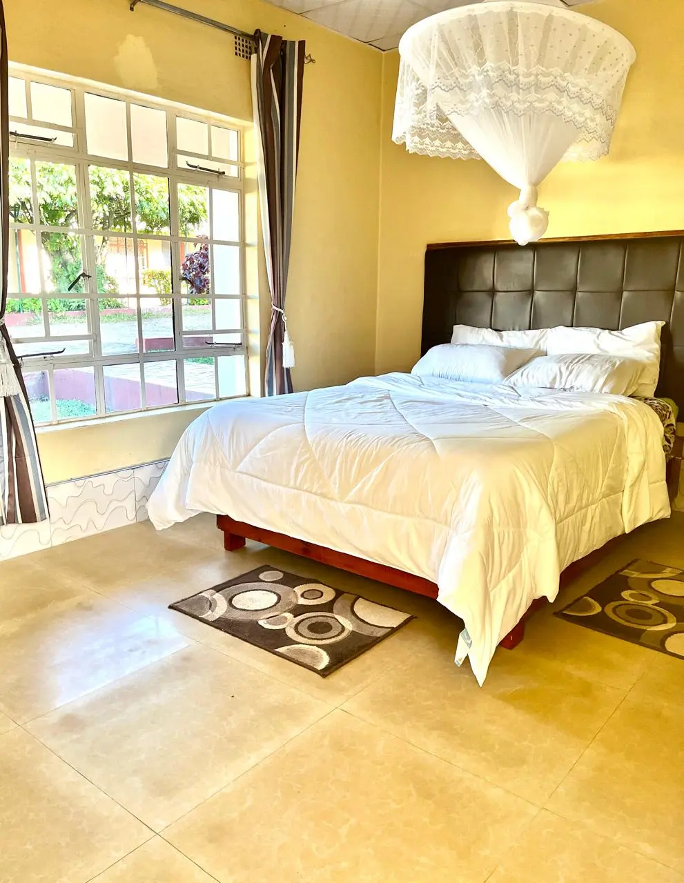 An existing guest room at Linda’s Lodge